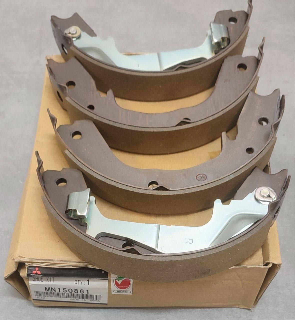 لنت ترمز دستی پاجرو 3800cc دو درب اصلی پاجرو نسل 4